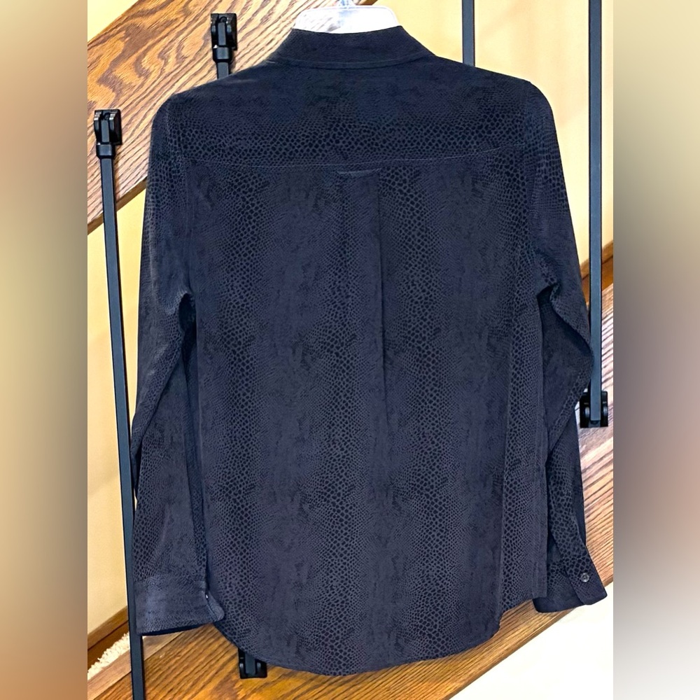 Rails Kate Cobra Silk Button Up Blouse Charcoal Gray SZ XS NWT - Picture 2 of 16
